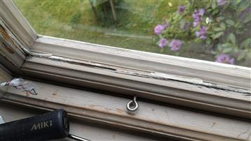 Fönster i sovrum före behandling